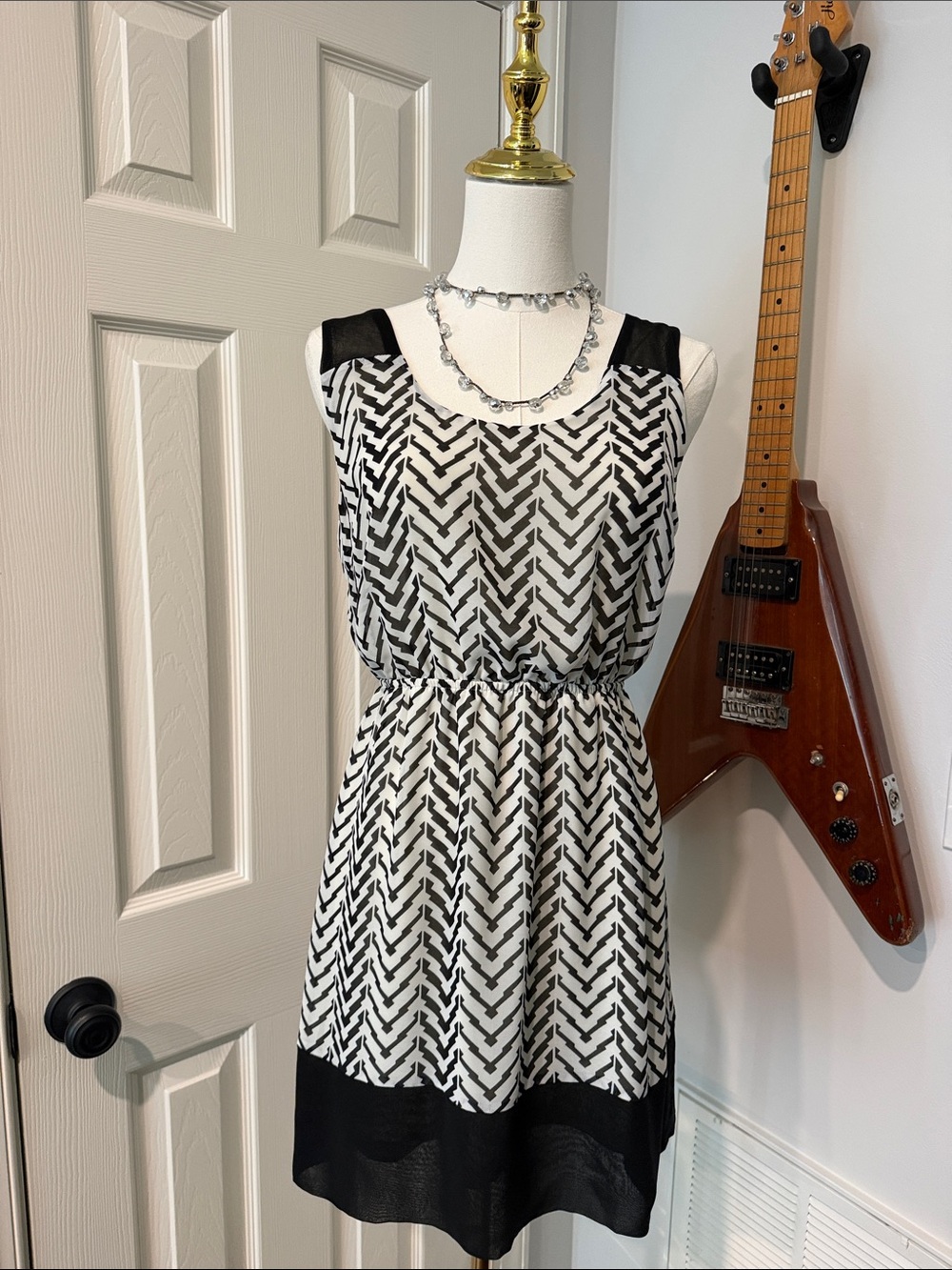 OH MY JULIAN INC. Black and White Chevron Midi Dress